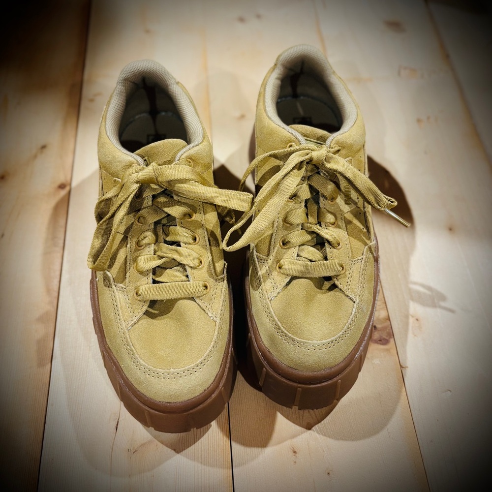 EUC Puma Mayze Stack Suede Platform Sneakers Sz 7.5 - Picture 13 of 17
